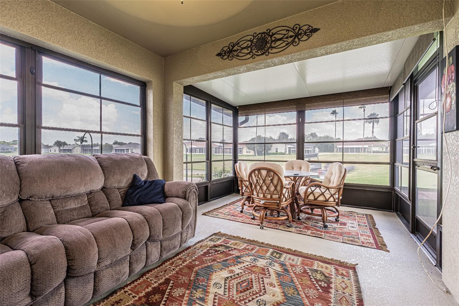 Extended, Enclosed Florida room with serene views! - 29435 SNAP HOOK DR, SAN ANTONIO