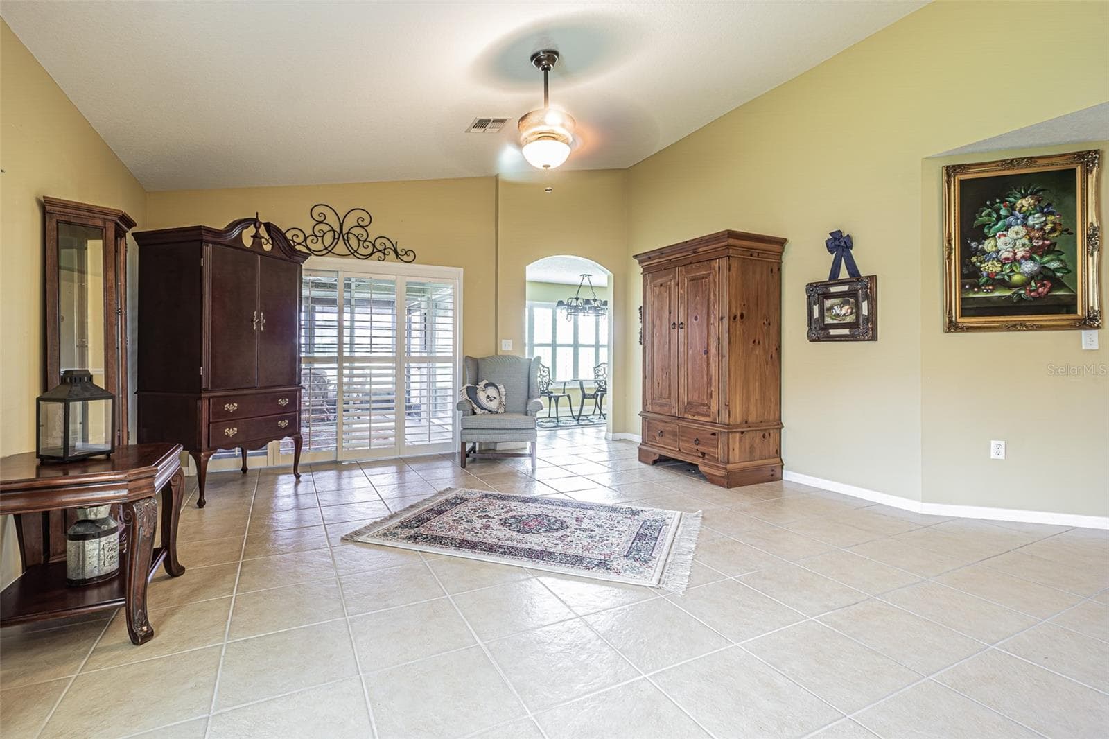 Plantation shutters and archway to kitchen area off Living room - 29435 SNAP HOOK DR, SAN ANTONIO