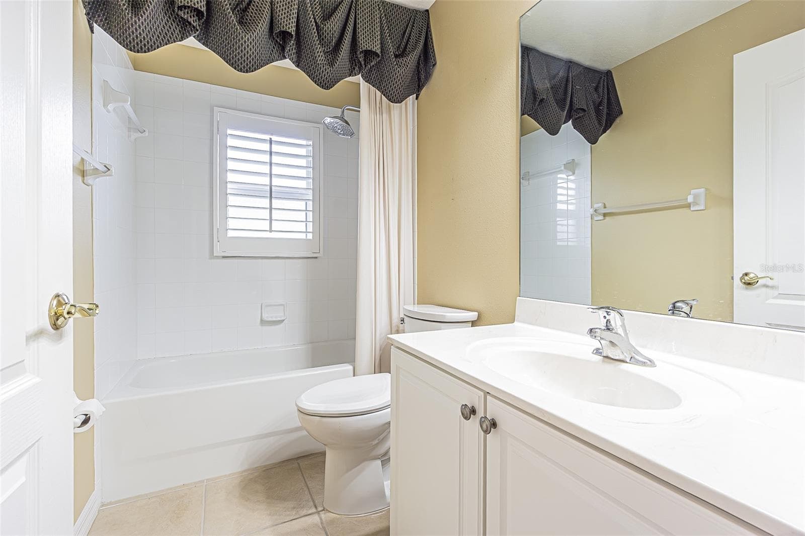 Hall bath - 29435 SNAP HOOK DR, SAN ANTONIO