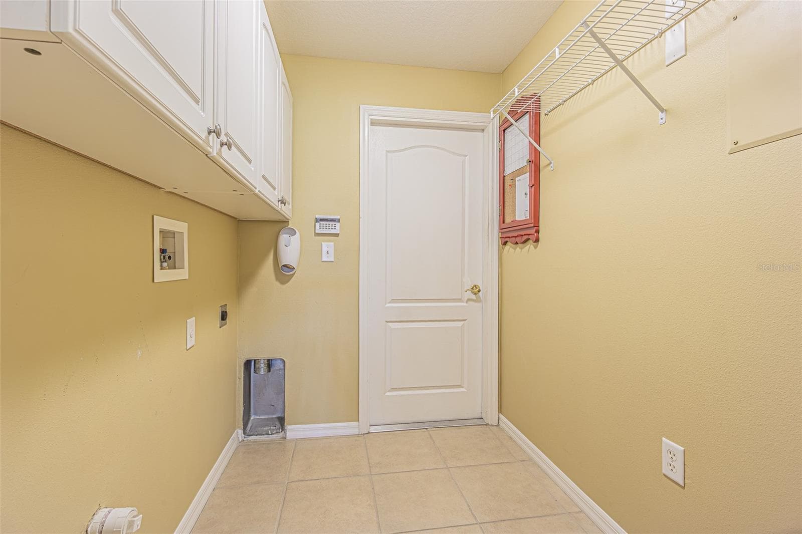 Interior laundry room - 29435 SNAP HOOK DR, SAN ANTONIO