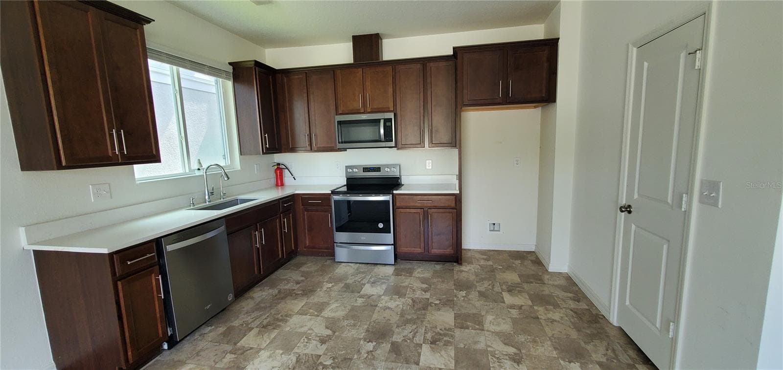Single Family Residence at 2354 TWIN FLOWER LN, SANFORD, photo 7 of 23