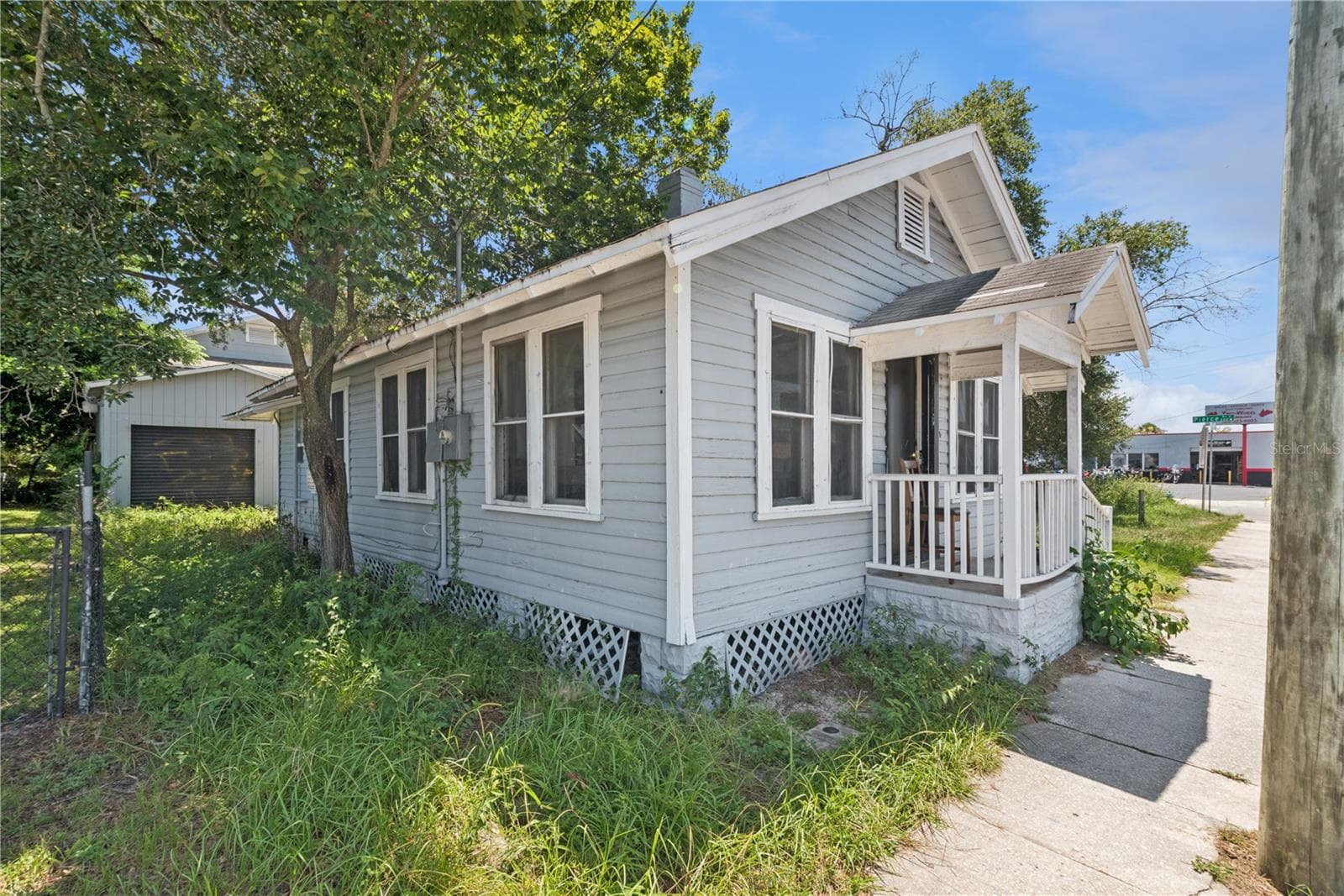 Single Family Residence at 821 N RIDGEWOOD AVE, DAYTONA BEACH, photo 2 of 17