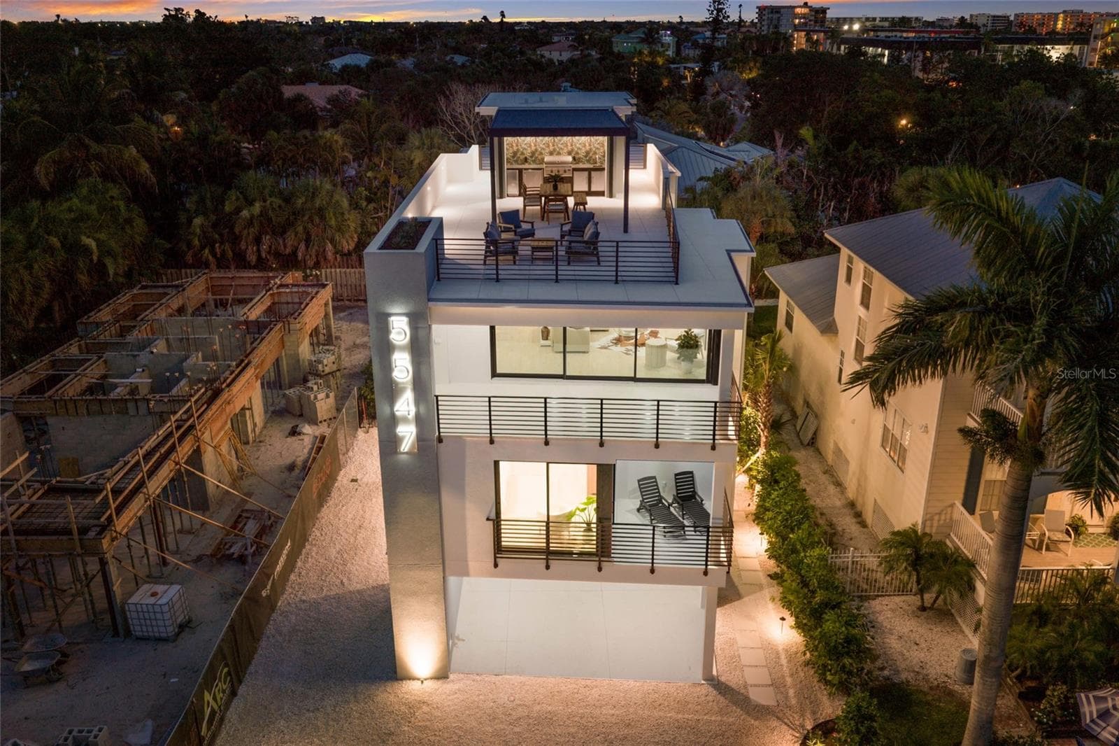 Single Family Residence at 5547 AVENIDA DEL MARE, SARASOTA, photo 2 of 48
