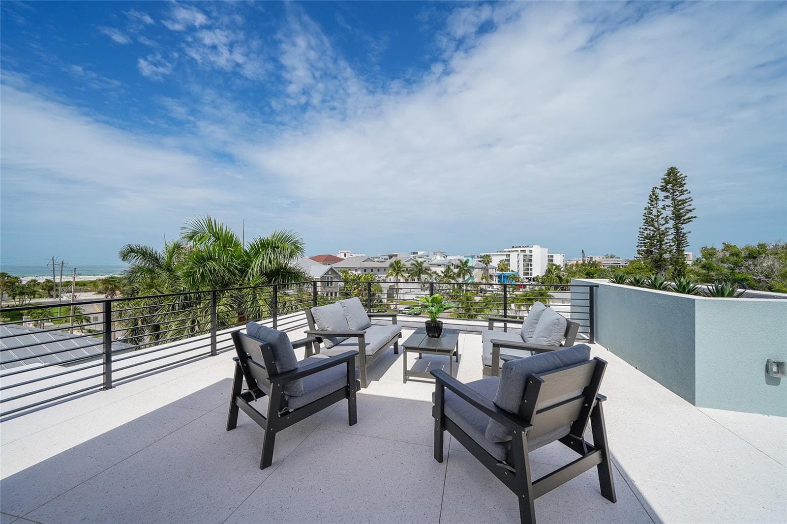 Single Family Residence at 5547 AVENIDA DEL MARE, SARASOTA, photo 9 of 48