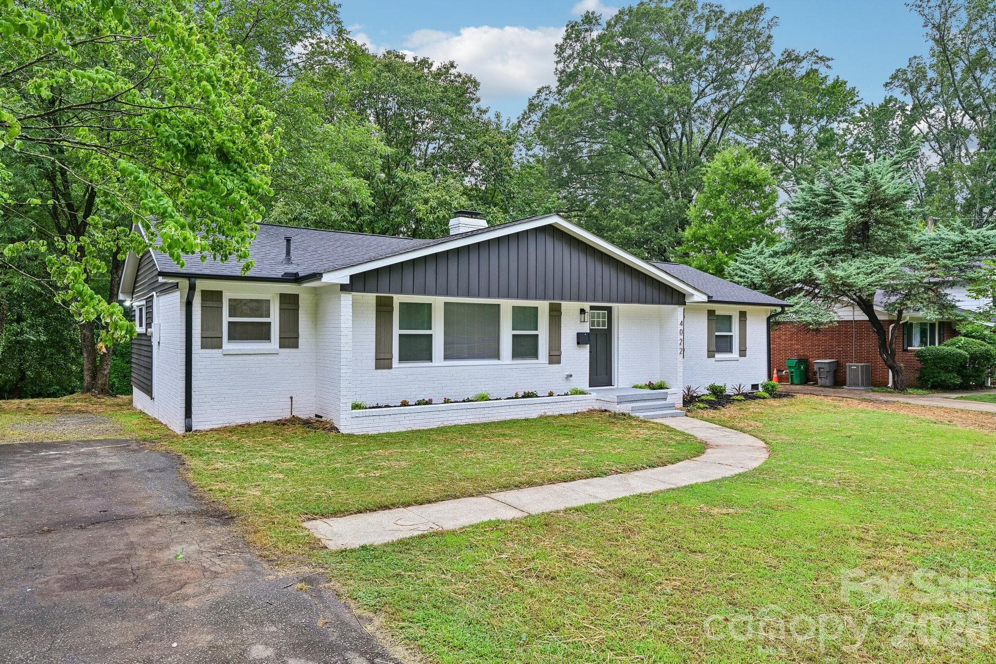 Single Family Residence at 4022 Southgate Drive, Charlotte, photo 2 of 42