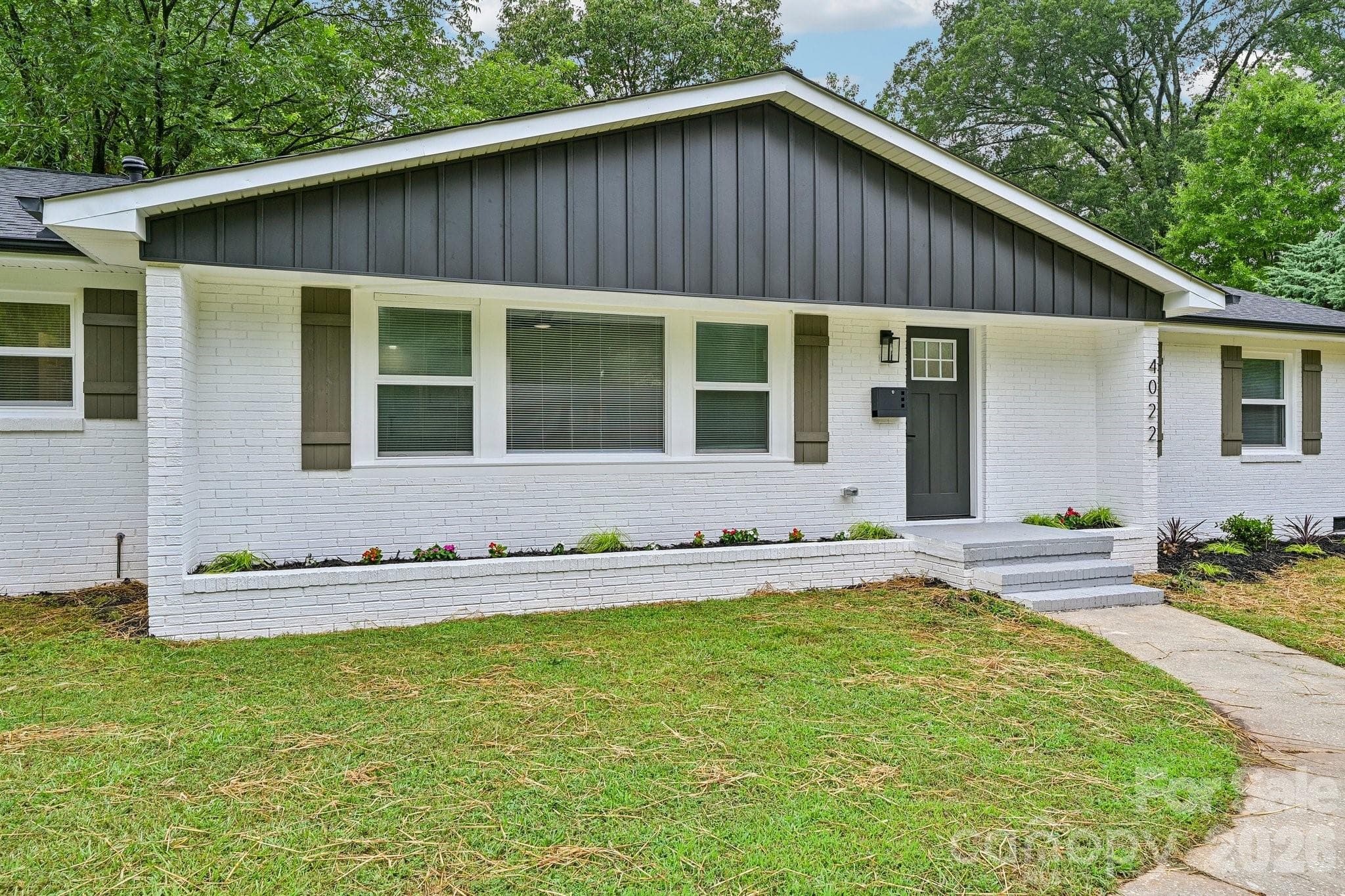 Single Family Residence at 4022 Southgate Drive, Charlotte, photo 4 of 42