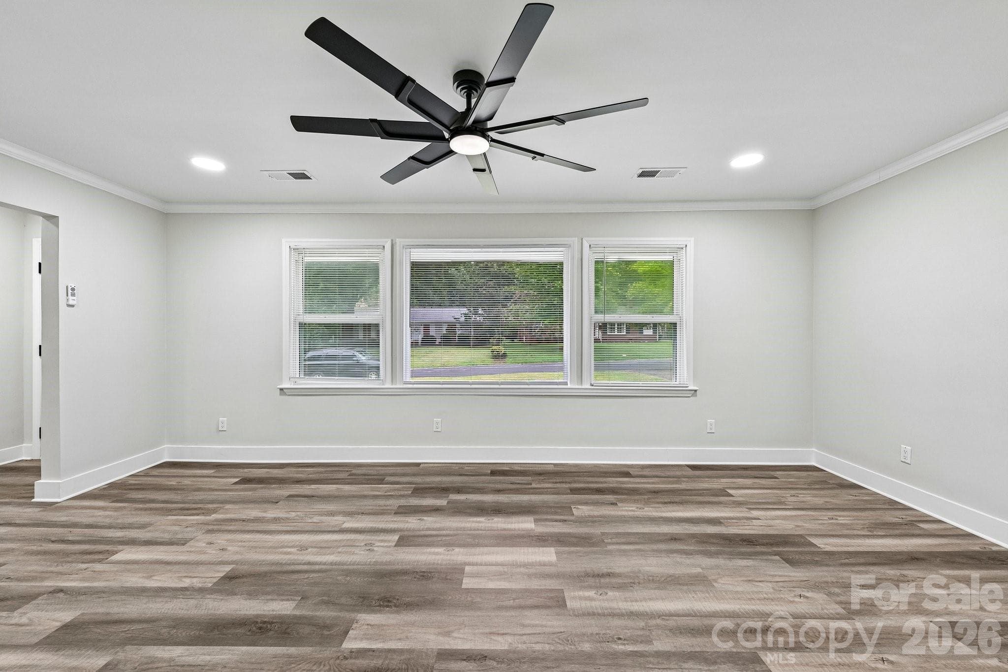 Single Family Residence at 4022 Southgate Drive, Charlotte, photo 7 of 42