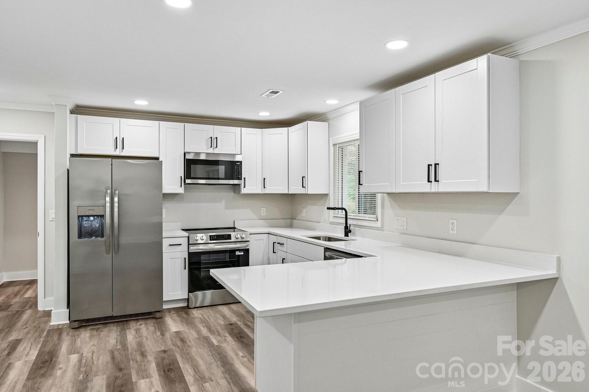 Single Family Residence at 4022 Southgate Drive, Charlotte, photo 9 of 42