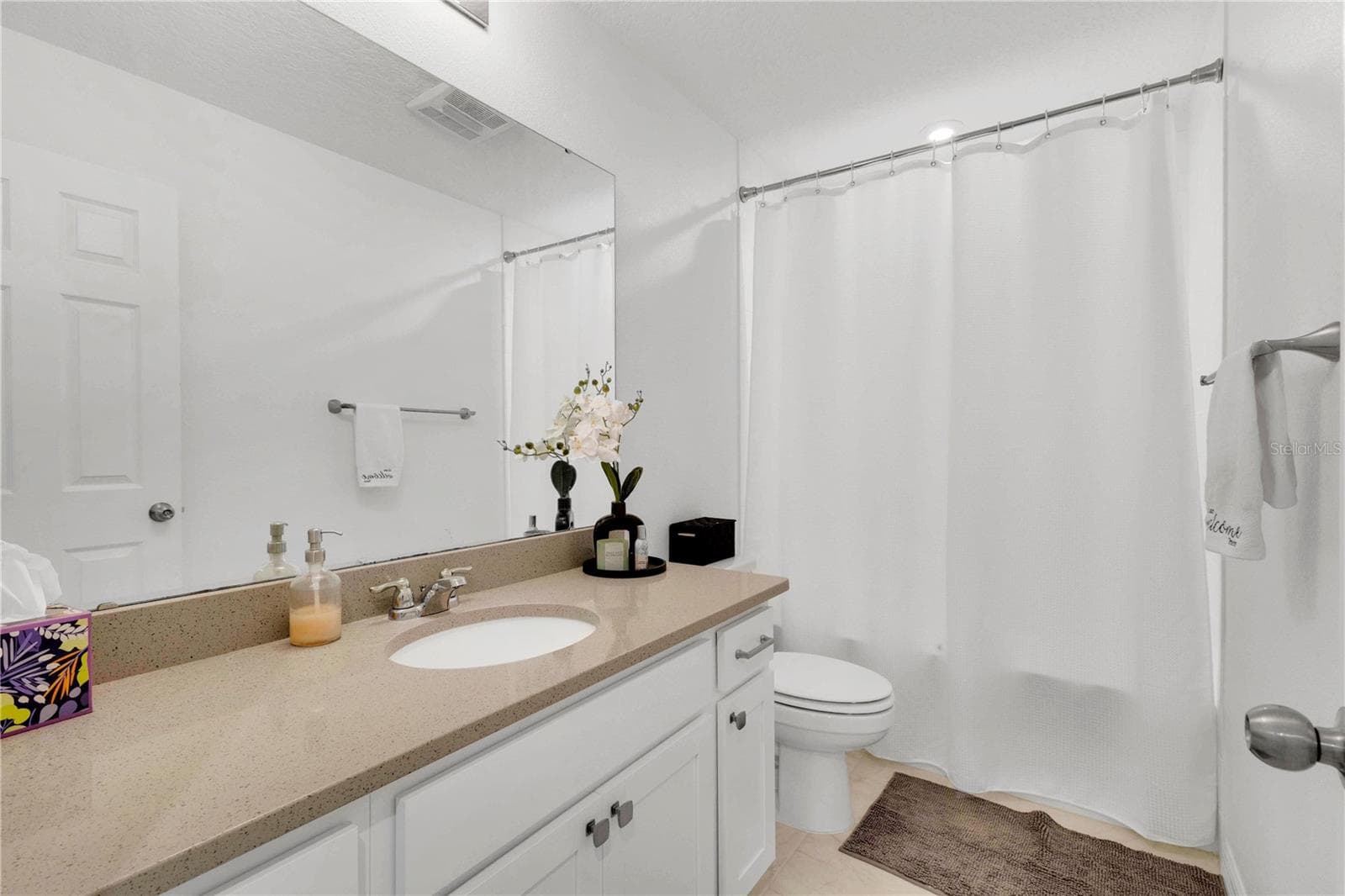 Full Guest Bathroom - 9421 RANDAL PARK BLVD, ORLANDO