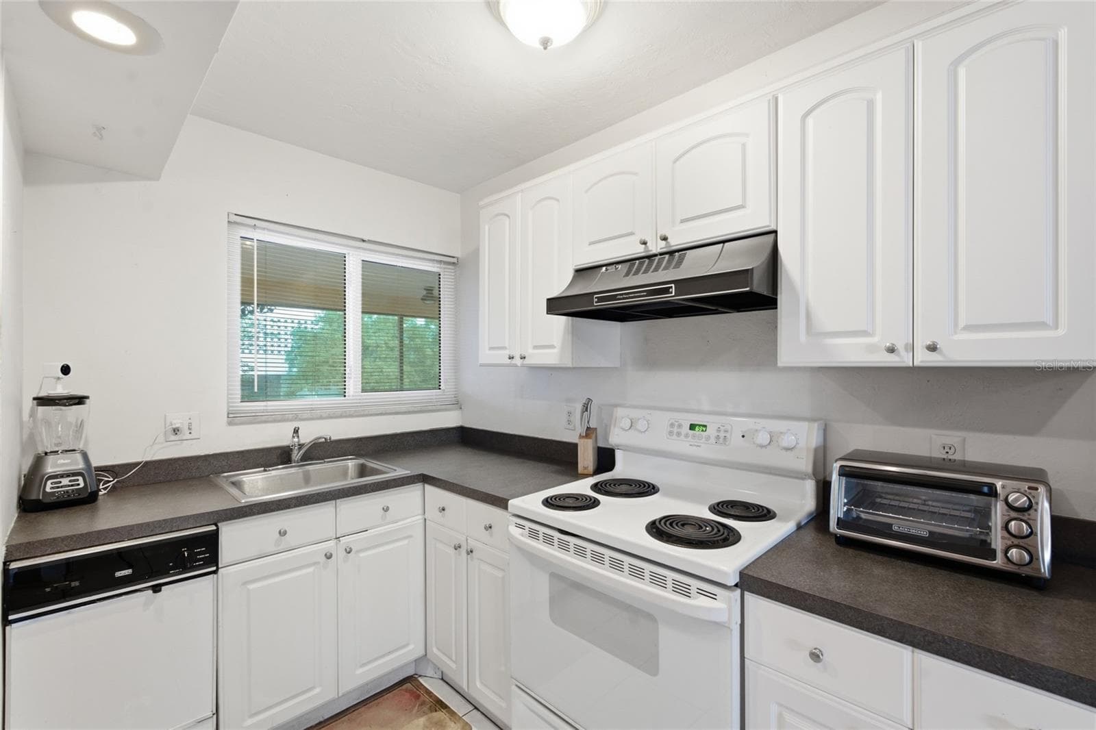 Condominium at 615 S PALM AVE #10, SARASOTA, photo 12 of 36