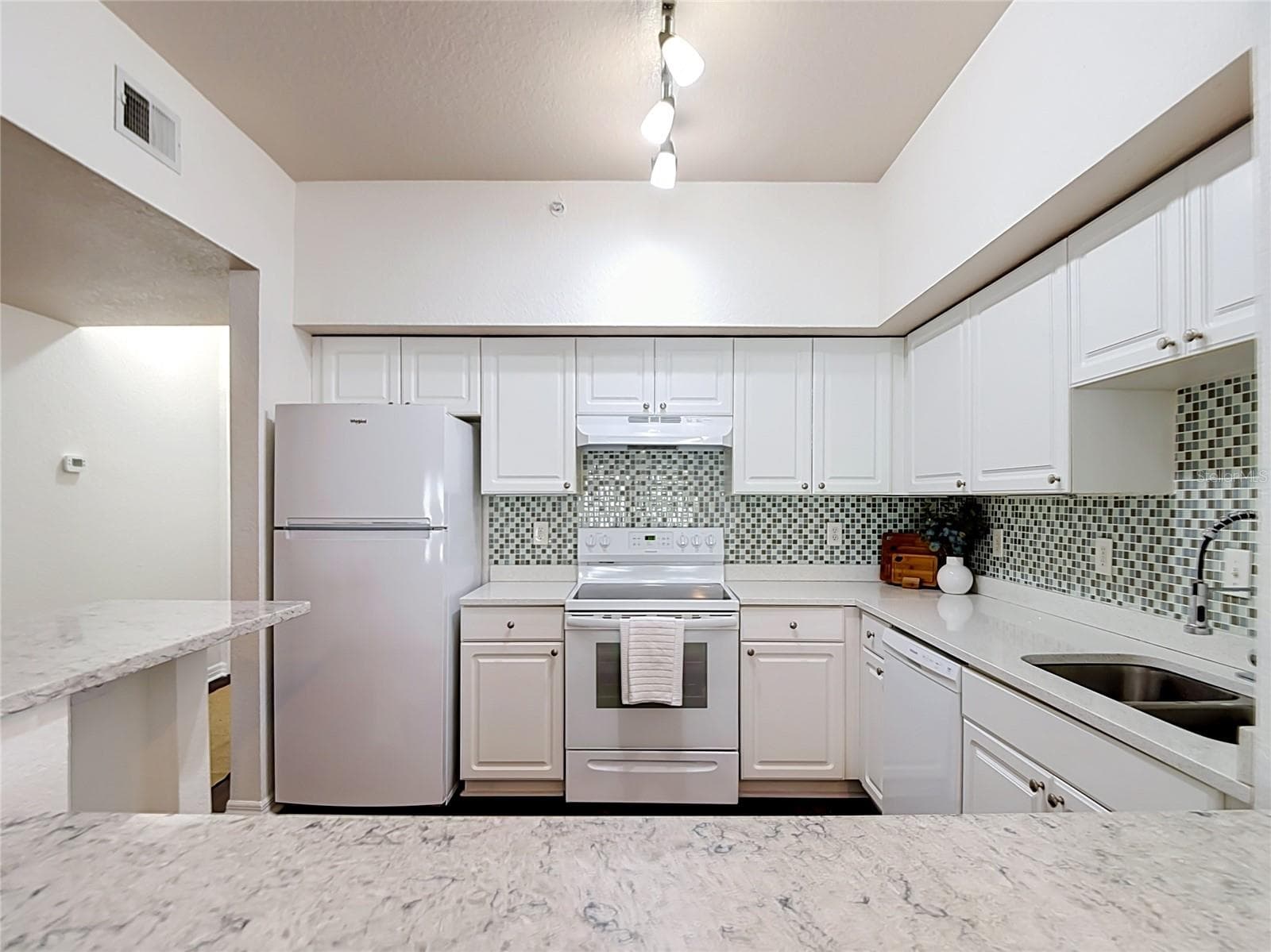 Condominium at 501 S MOODY AVE #1139B, TAMPA, photo 6 of 22