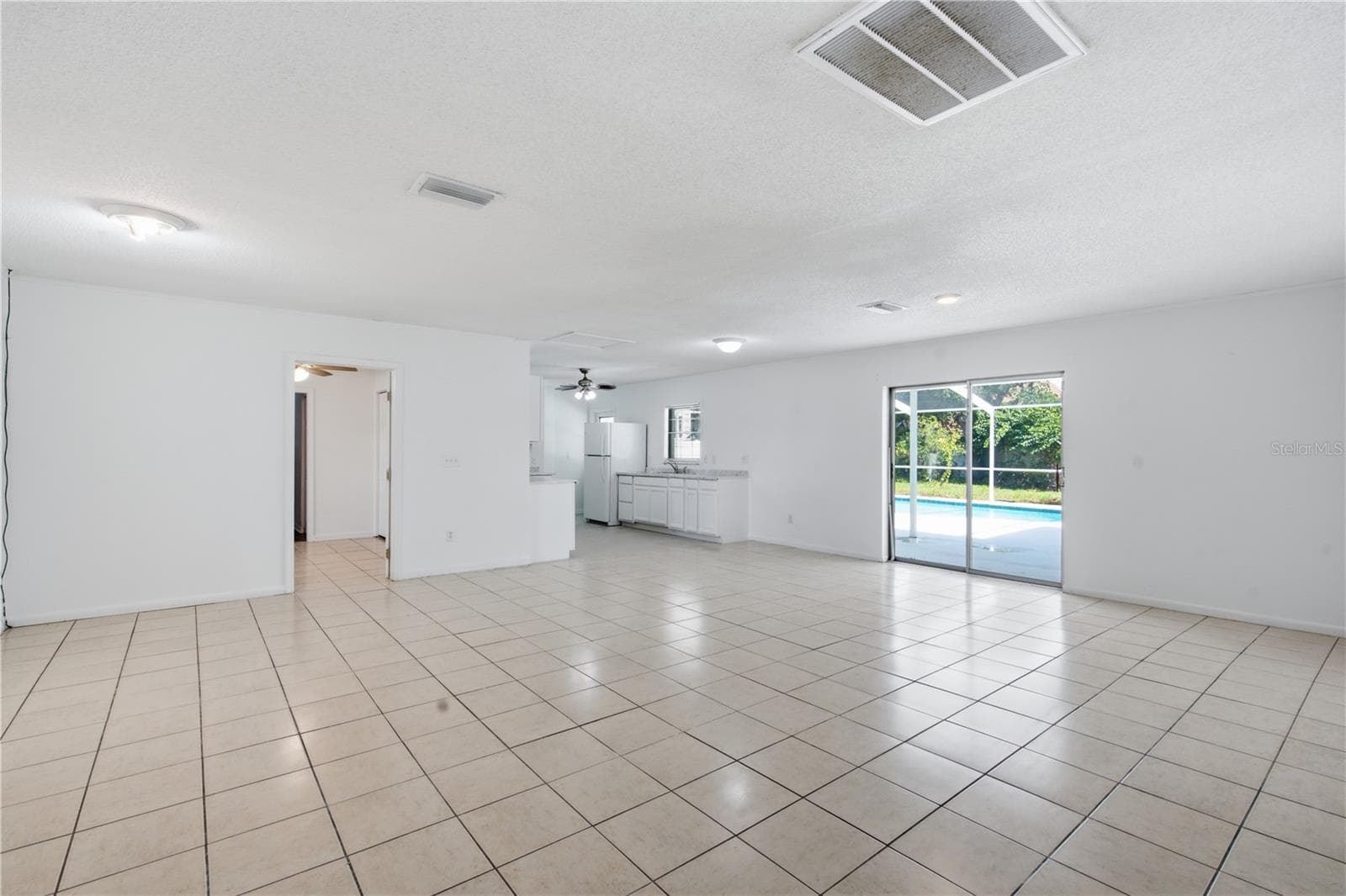 Single Family Residence at 604 ROYAL CREST DR, BRANDON, photo 8 of 55