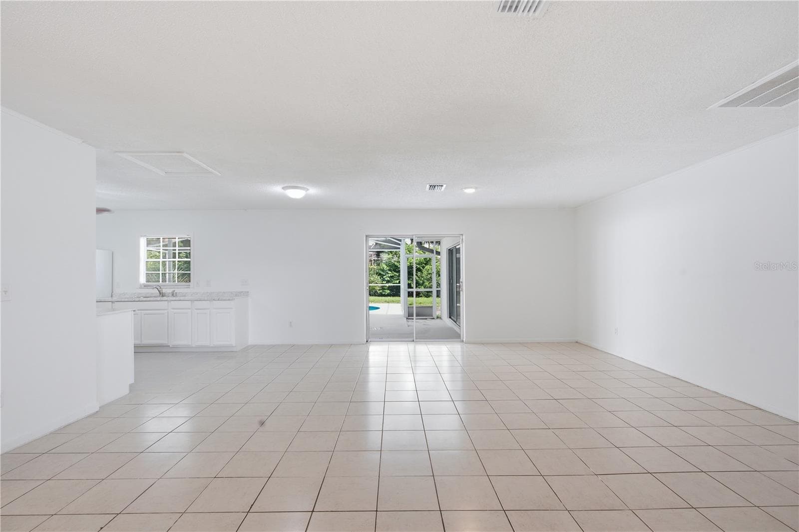 Single Family Residence at 604 ROYAL CREST DR, BRANDON, photo 9 of 55