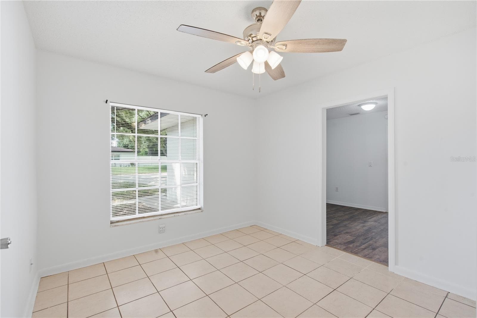 Single Family Residence at 604 ROYAL CREST DR, BRANDON, photo 12 of 55
