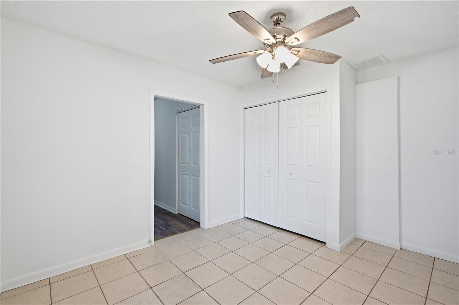Single Family Residence at 604 ROYAL CREST DR, BRANDON, photo 13 of 55