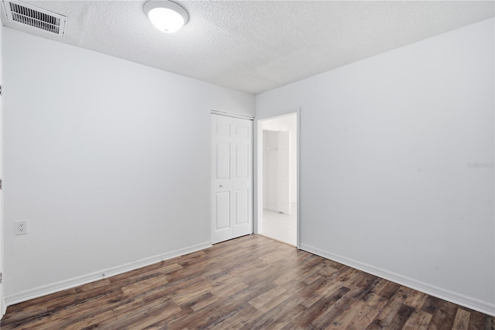 Single Family Residence at 604 ROYAL CREST DR, BRANDON, photo 16 of 55