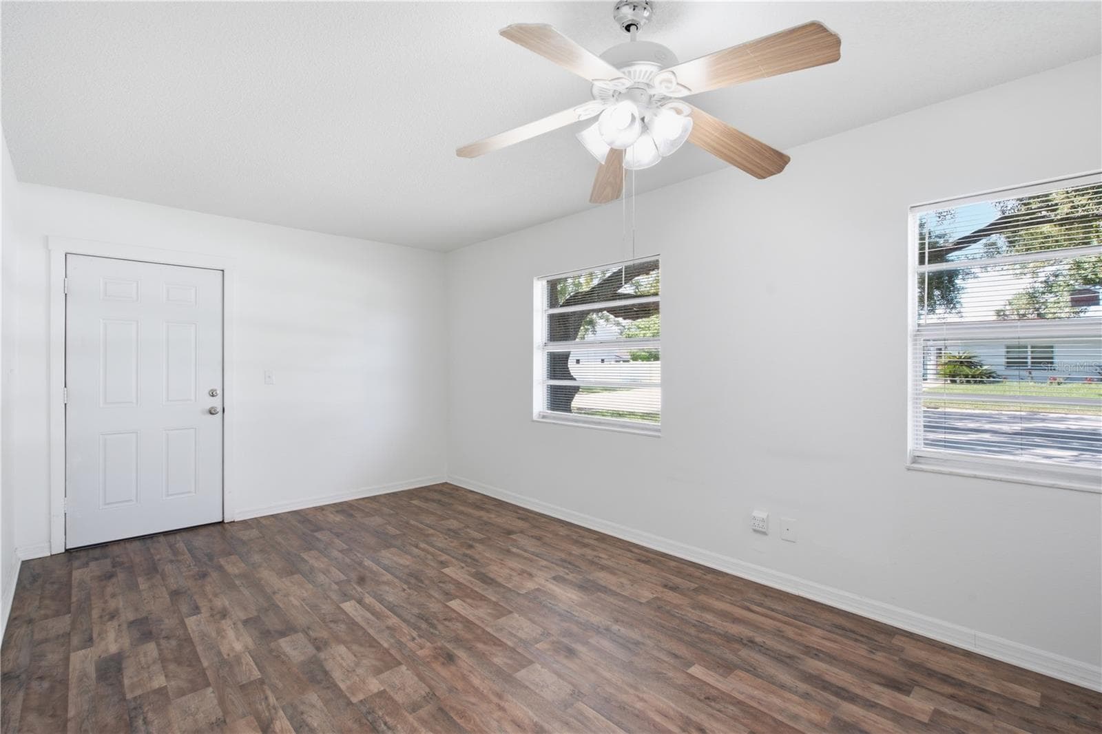 Single Family Residence at 604 ROYAL CREST DR, BRANDON, photo 18 of 55