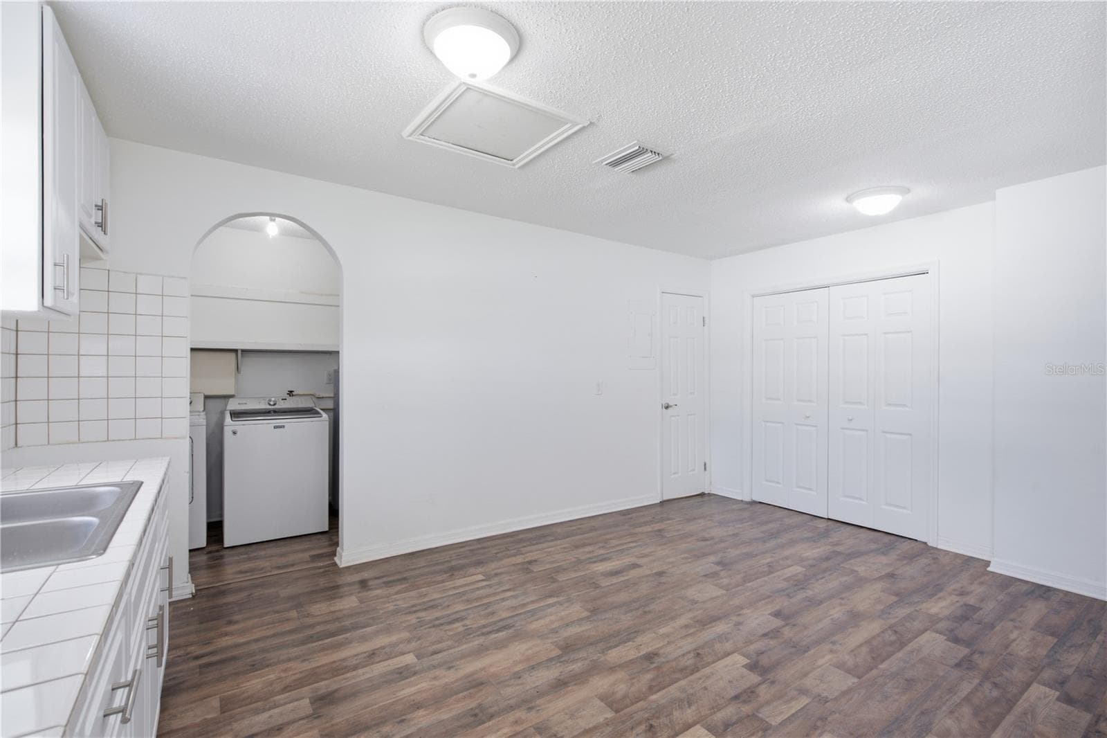 Single Family Residence at 604 ROYAL CREST DR, BRANDON, photo 25 of 55