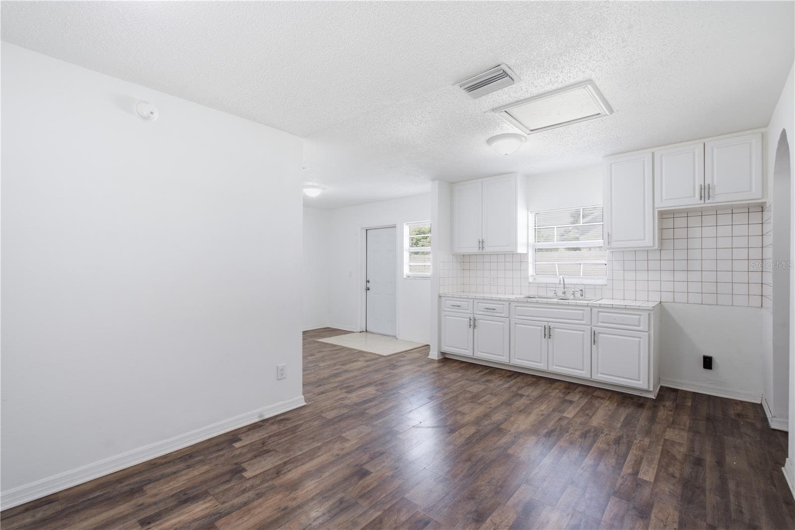 Single Family Residence at 604 ROYAL CREST DR, BRANDON, photo 26 of 55