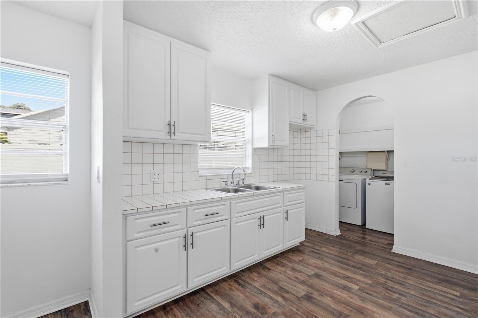 Single Family Residence at 604 ROYAL CREST DR, BRANDON, photo 27 of 55