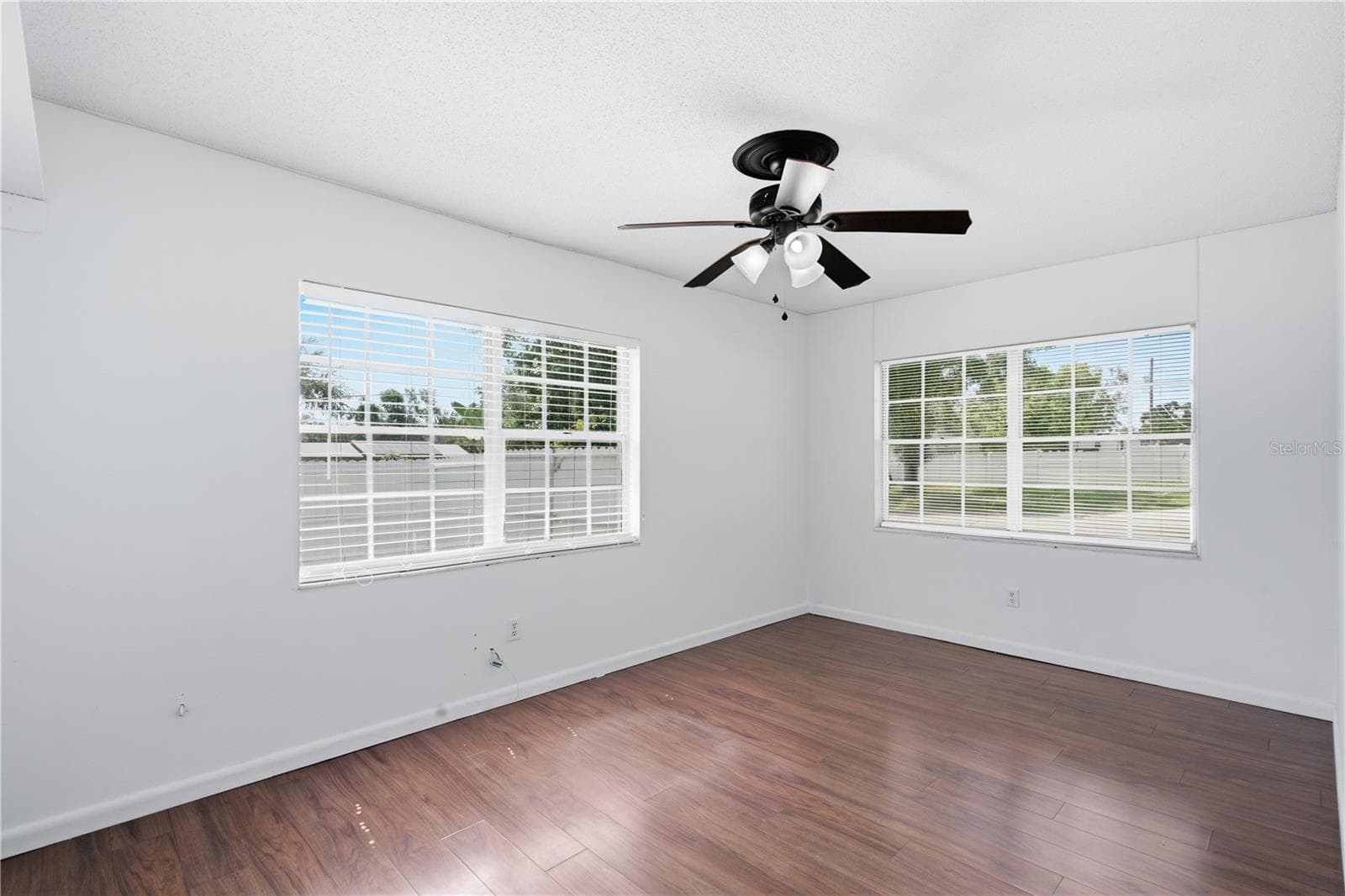 Single Family Residence at 604 ROYAL CREST DR, BRANDON, photo 35 of 55