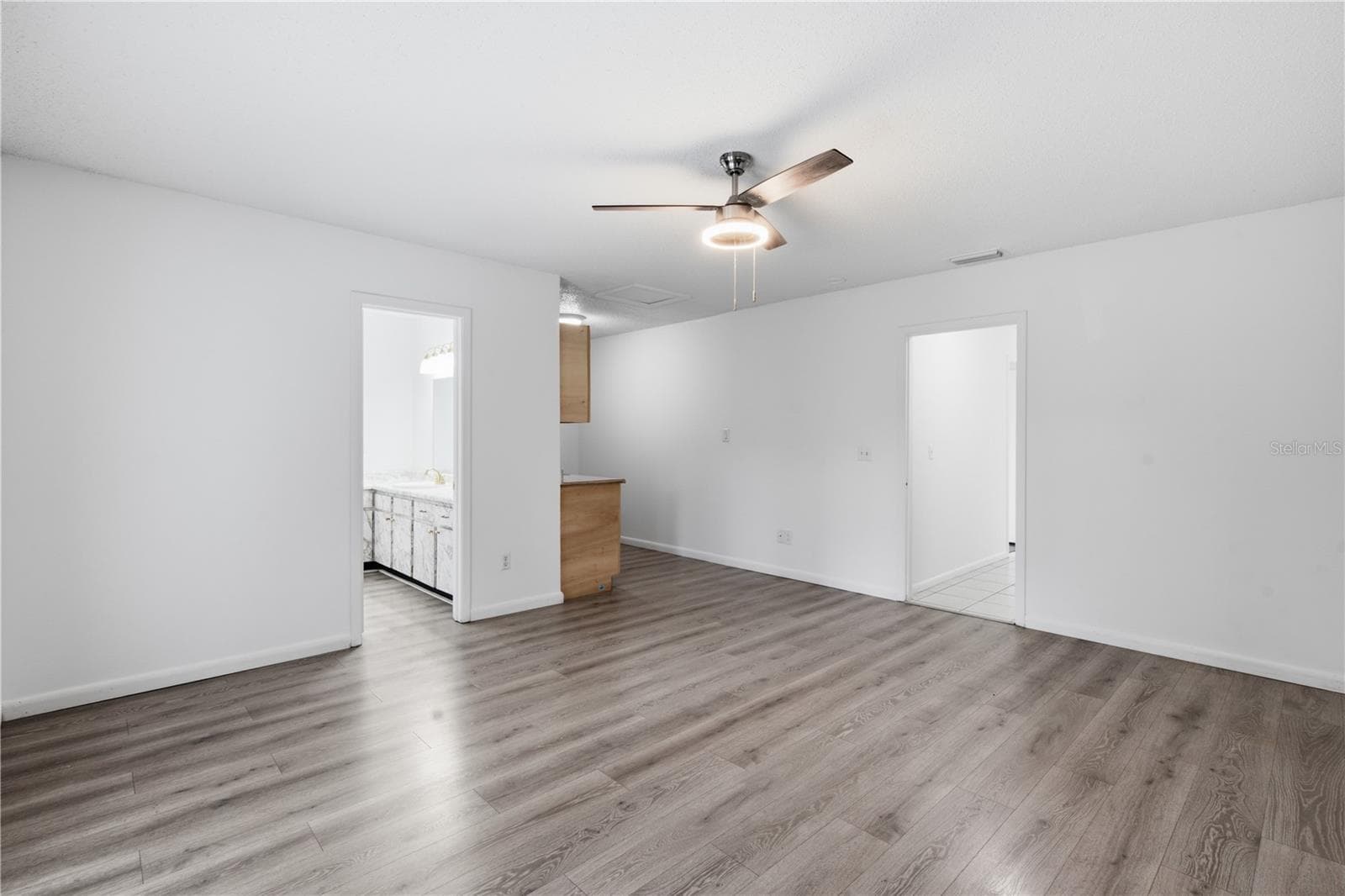 Single Family Residence at 604 ROYAL CREST DR, BRANDON, photo 40 of 55
