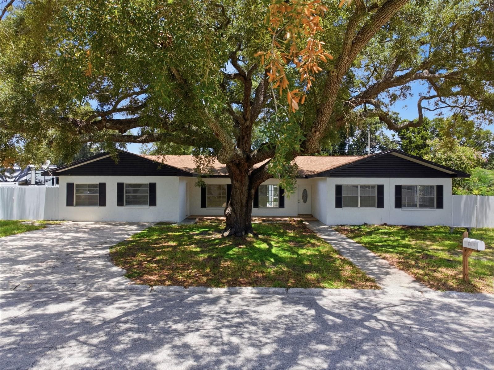 Single Family Residence at 604 ROYAL CREST DR, BRANDON, photo 49 of 55