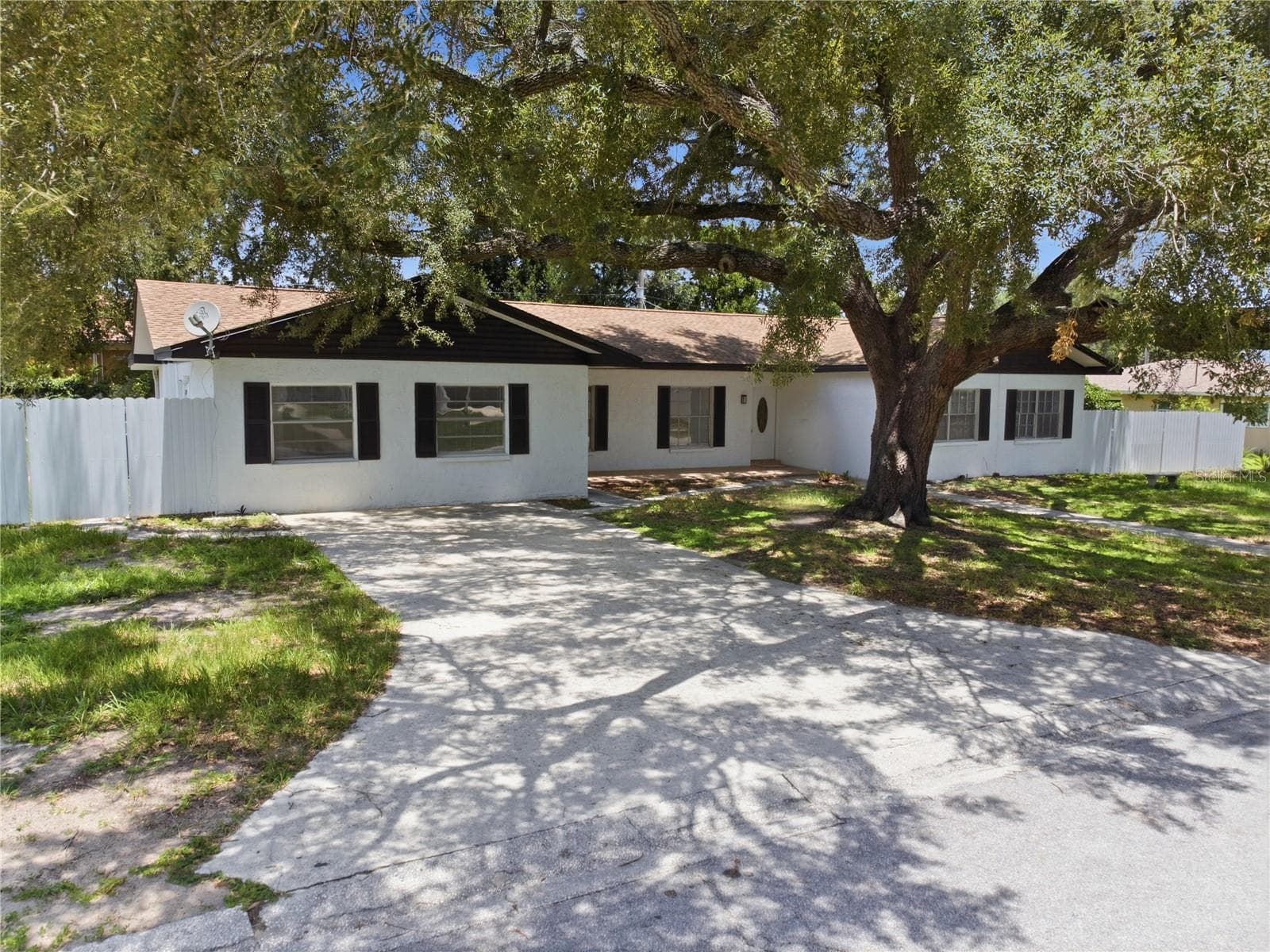 Single Family Residence at 604 ROYAL CREST DR, BRANDON, photo 50 of 55