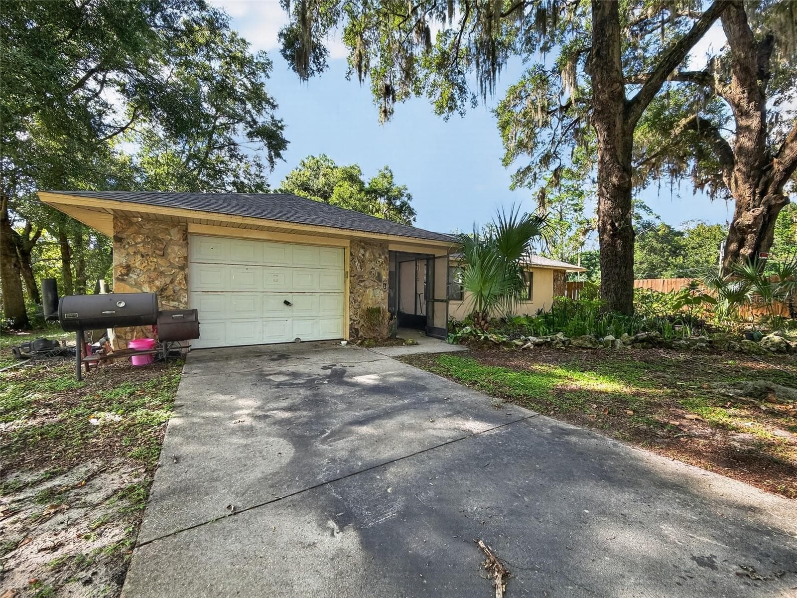 Single Family Residence at 11025 SE 132ND PL, OCKLAWAHA, photo 2 of 33