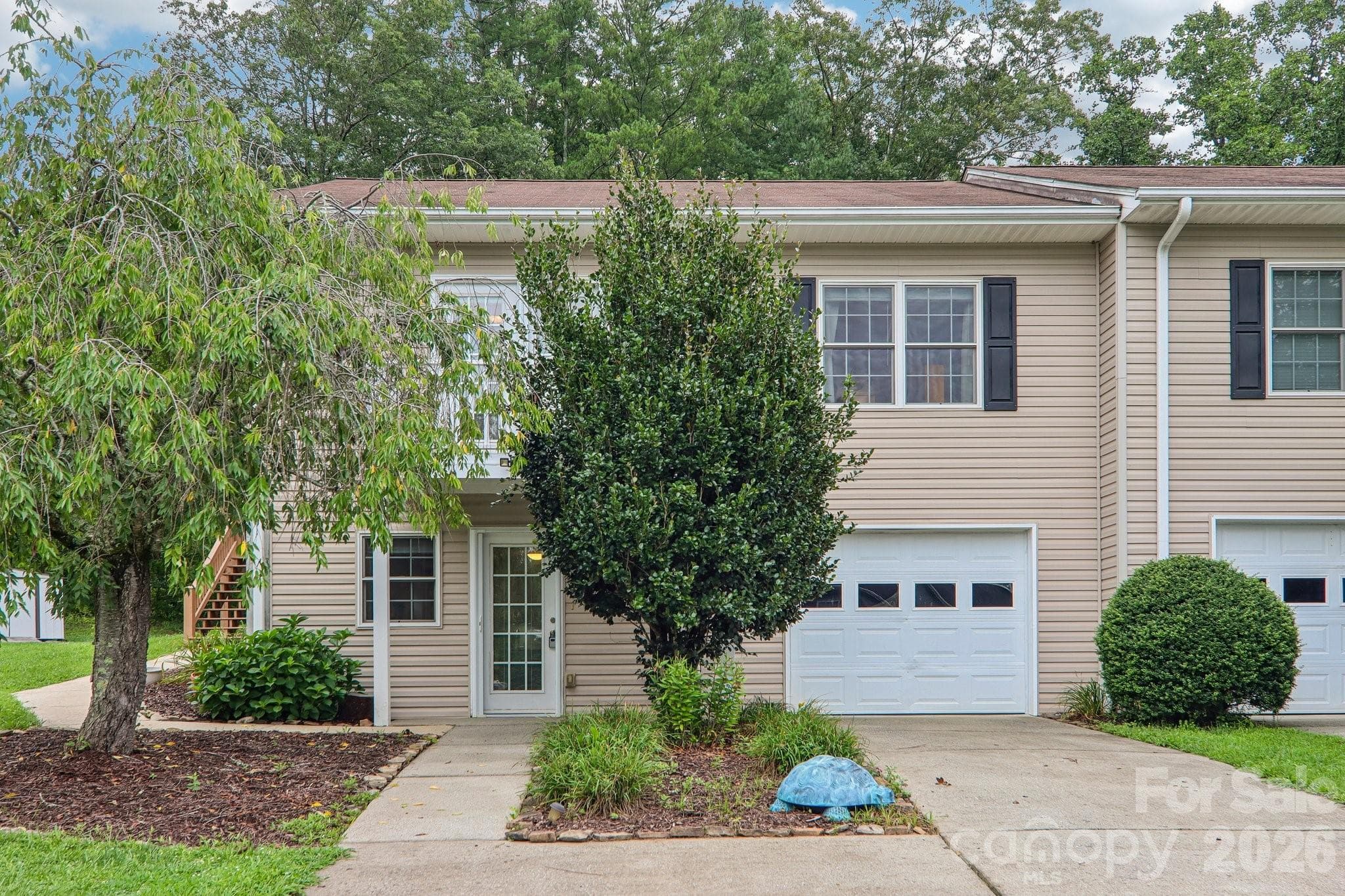 Desirable end unit with garage - 3311 Sandy Drive, Hendersonville