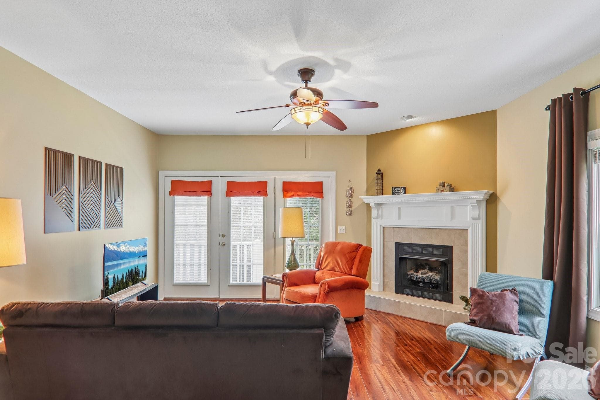 Open living area - 3311 Sandy Drive, Hendersonville