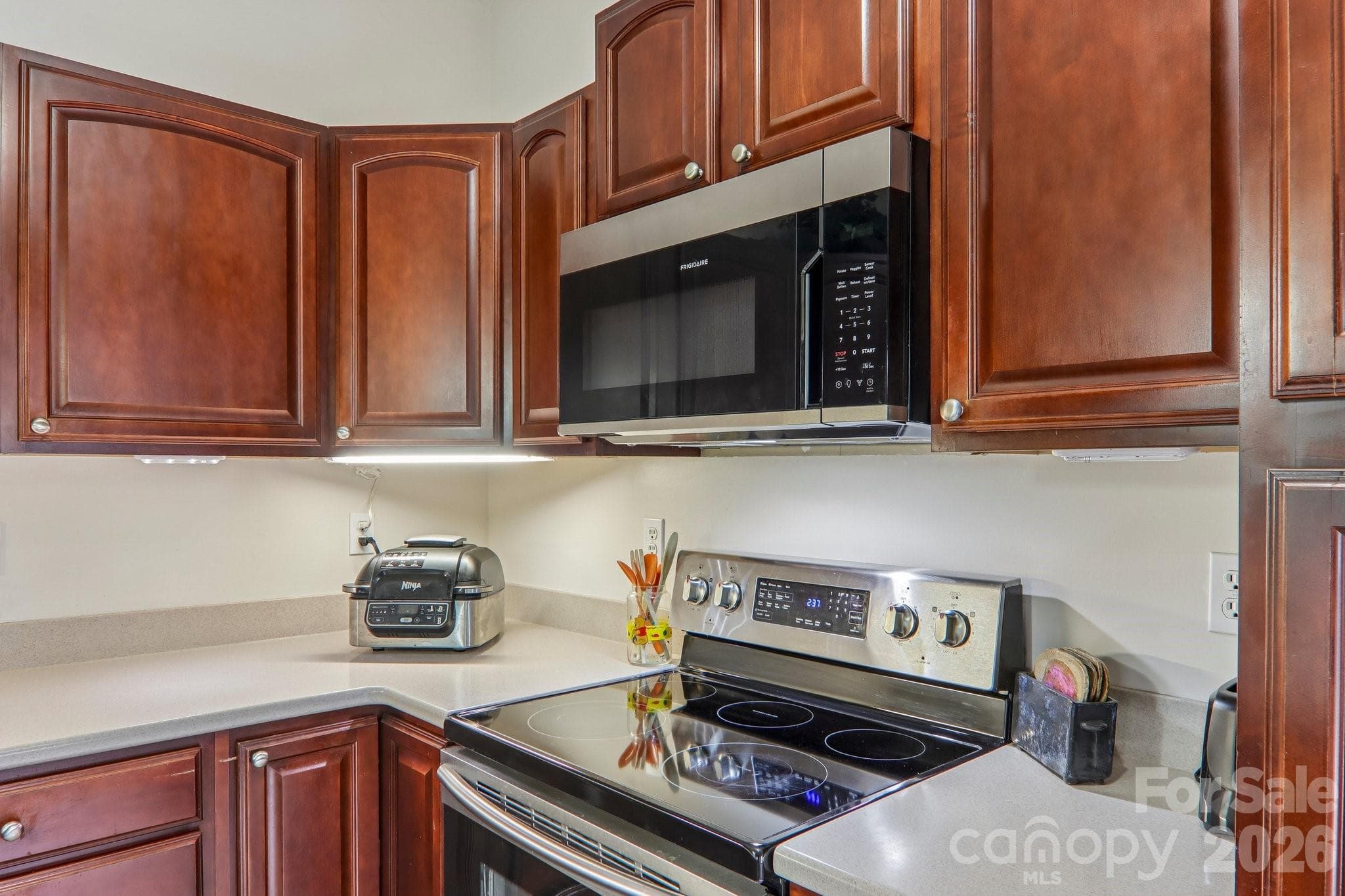 Stainless steel appliances - 3311 Sandy Drive, Hendersonville