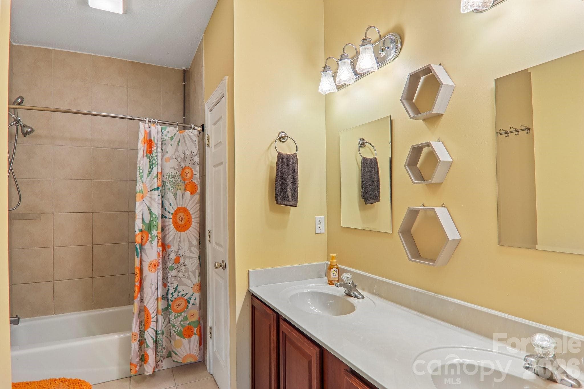 Primary bathroom with tub/shower and dual vanities - 3311 Sandy Drive, Hendersonville