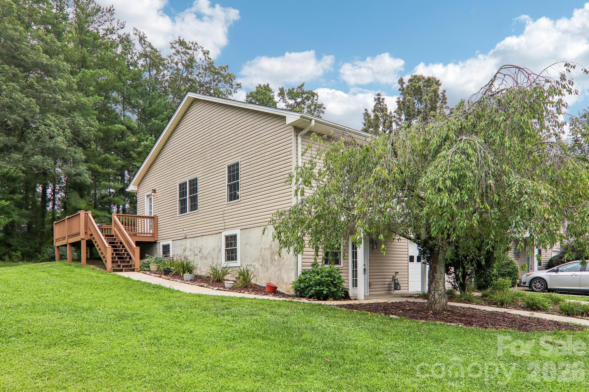Large sideyard - 3311 Sandy Drive, Hendersonville