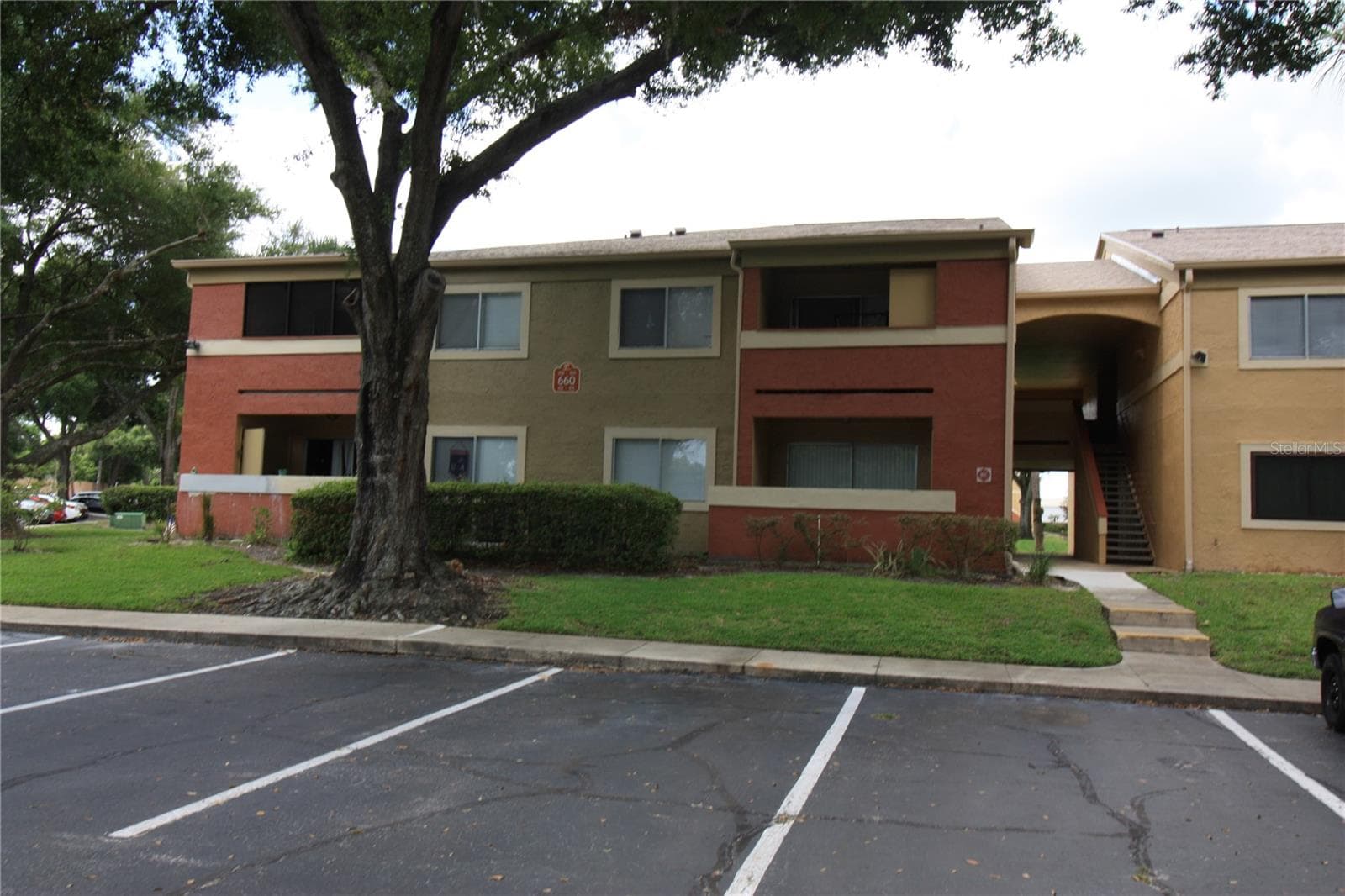 660 KENWICK CIR #103