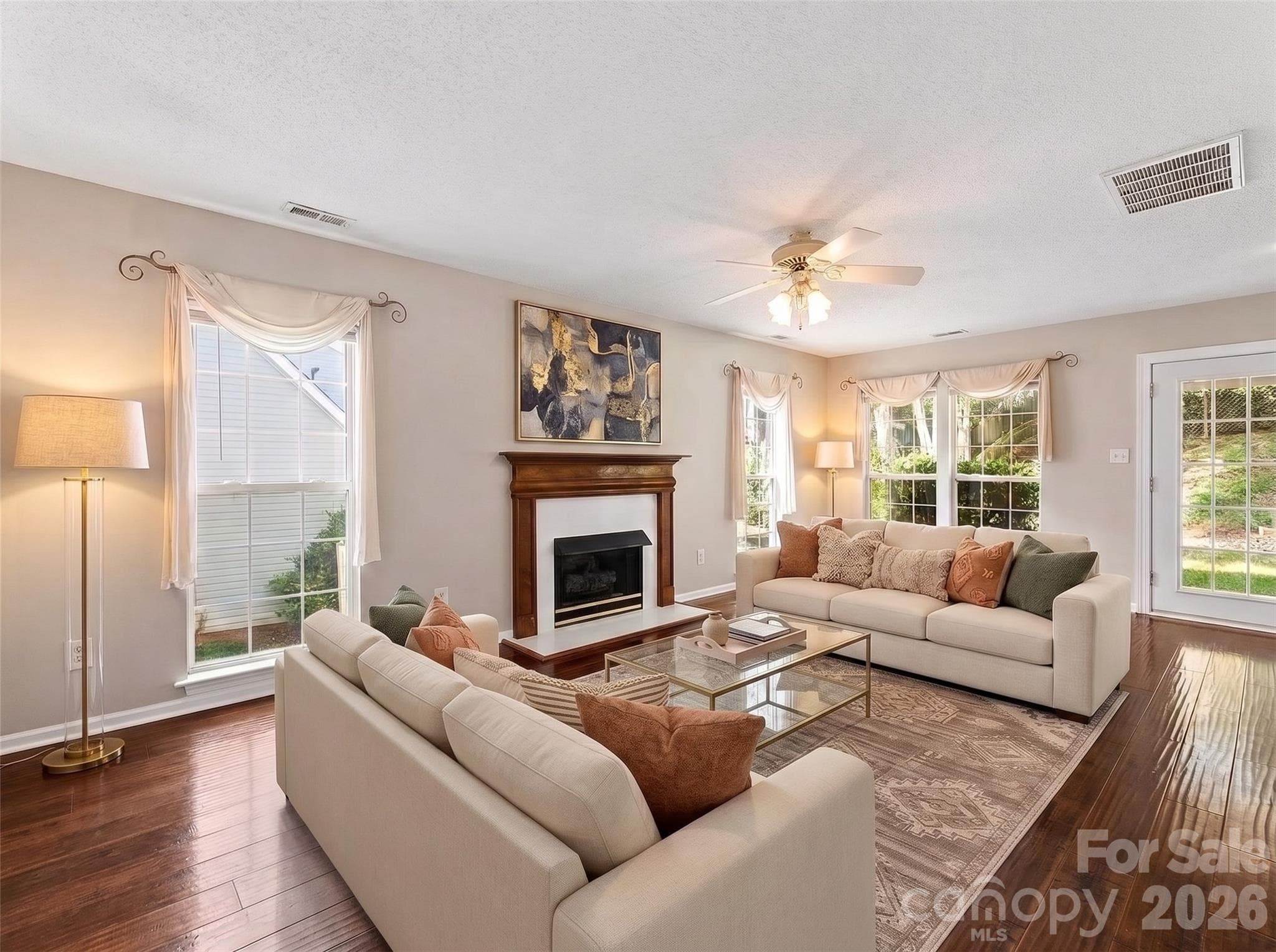 Single Family Residence at 15027 Ashlight Drive, Charlotte, photo 5 of 43