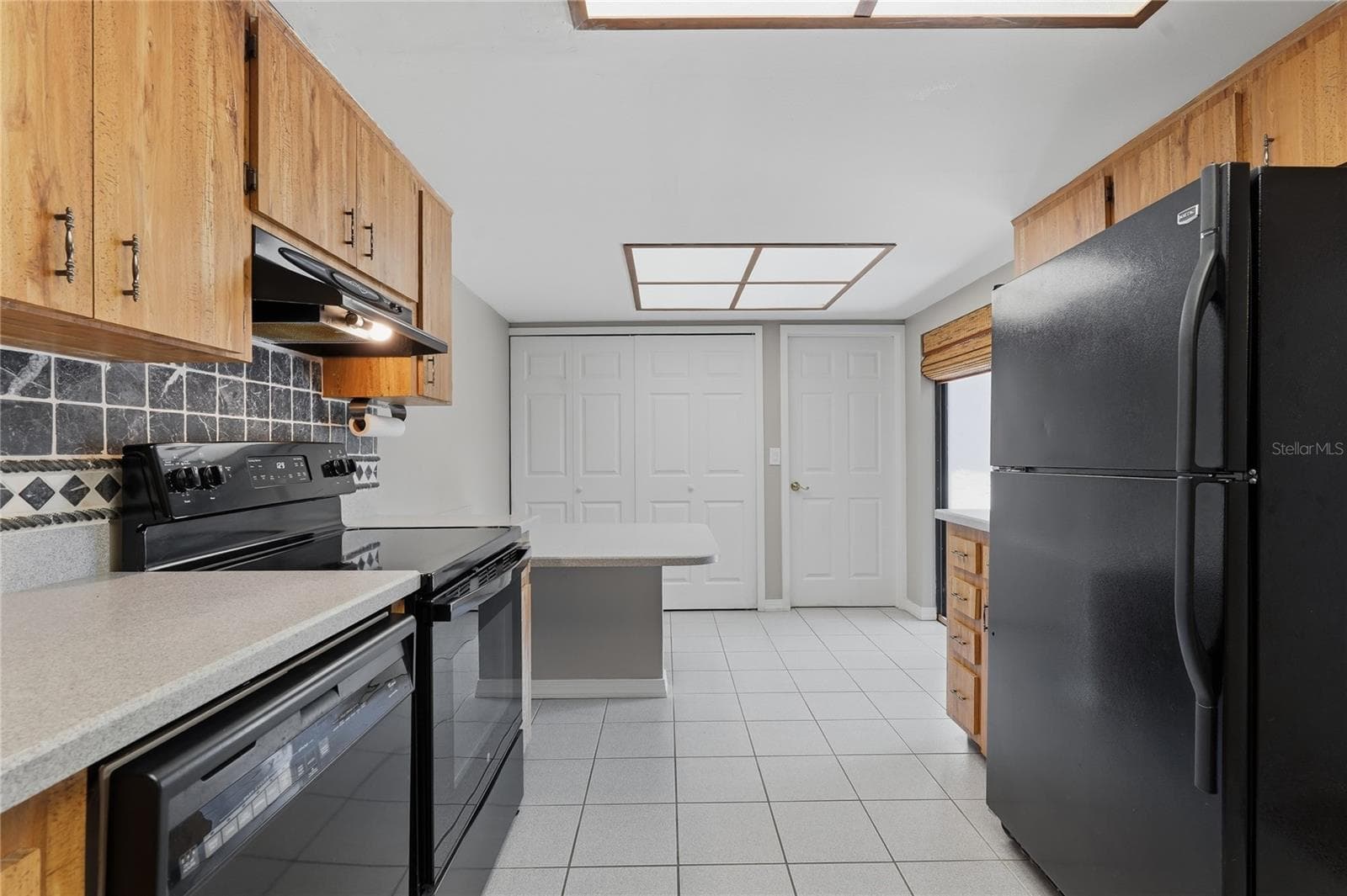 Kitchen - 805 WESTWIND LN, FERN PARK