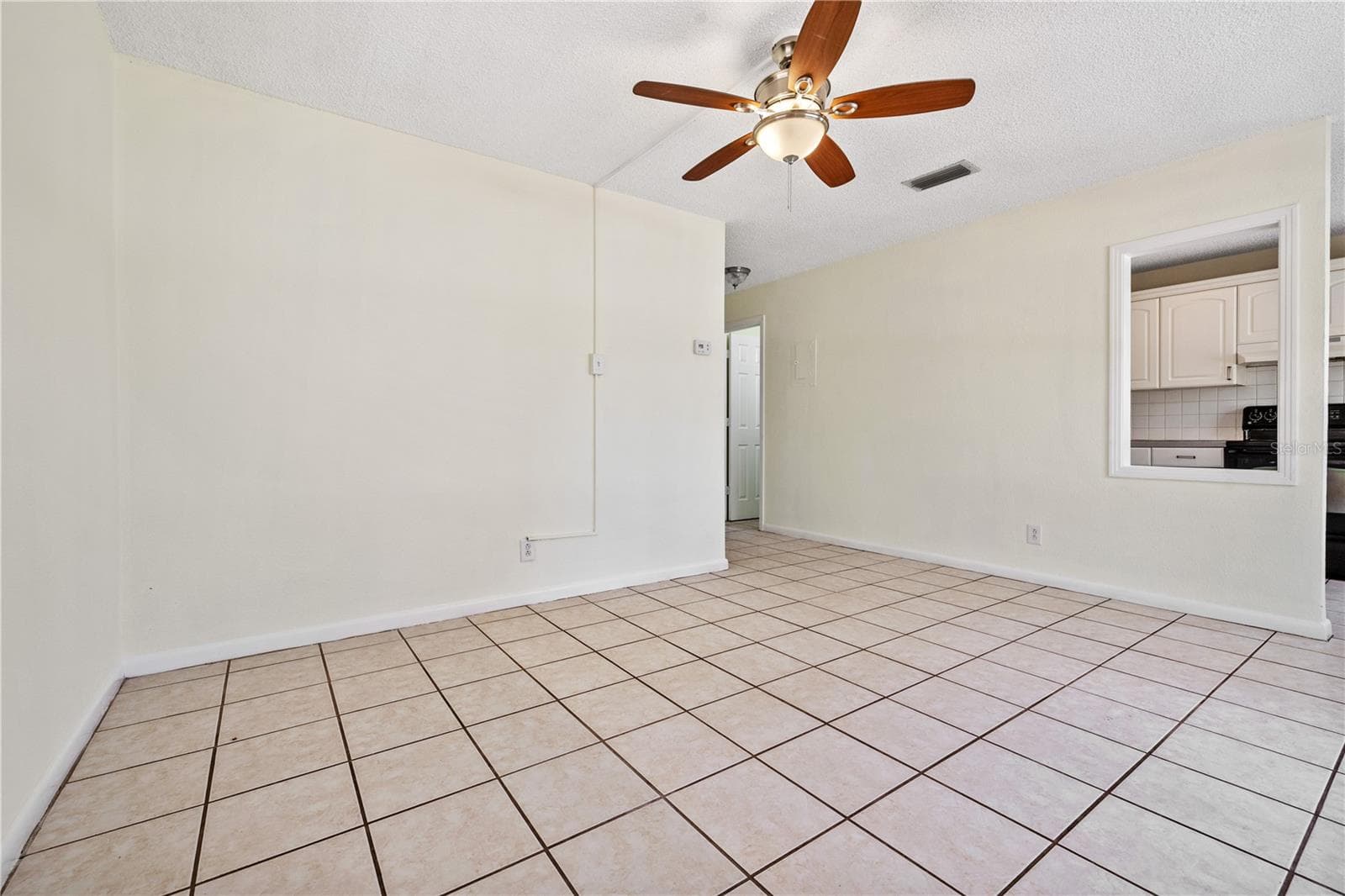Entrance/Family Rm - 5225 PEACH AVE, SEFFNER