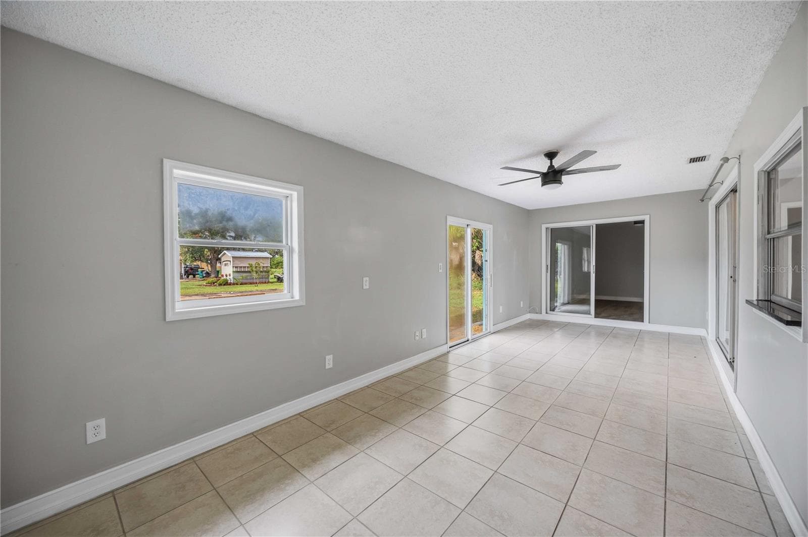 Single Family Residence at 19367 EDGEWATER DR, PORT CHARLOTTE, photo 19 of 33