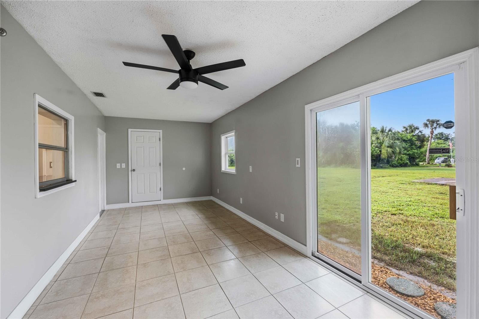 Single Family Residence at 19367 EDGEWATER DR, PORT CHARLOTTE, photo 21 of 33