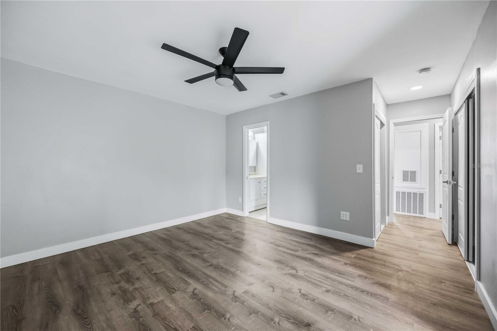 Single Family Residence at 19367 EDGEWATER DR, PORT CHARLOTTE, photo 22 of 33