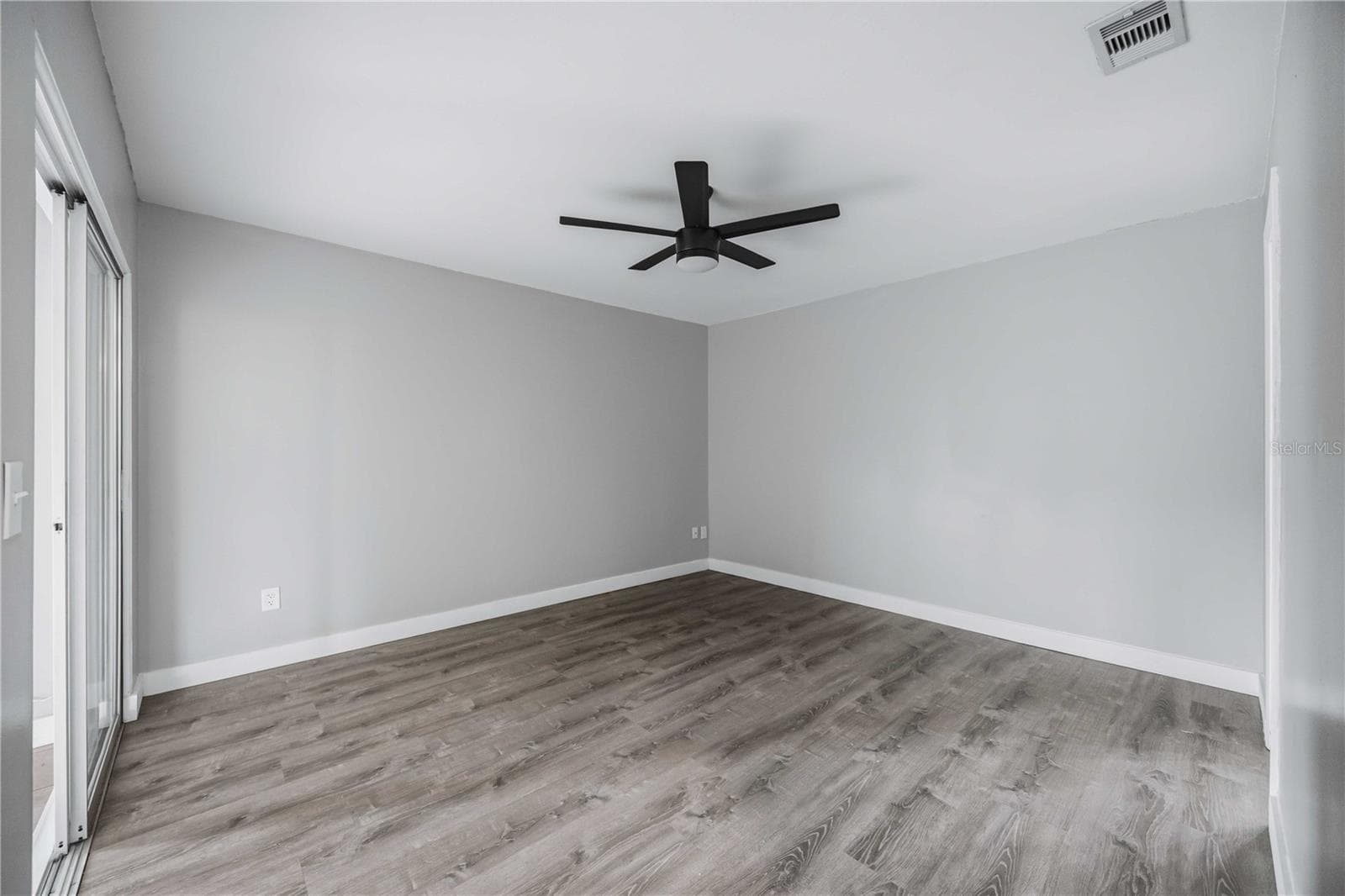 Single Family Residence at 19367 EDGEWATER DR, PORT CHARLOTTE, photo 25 of 33