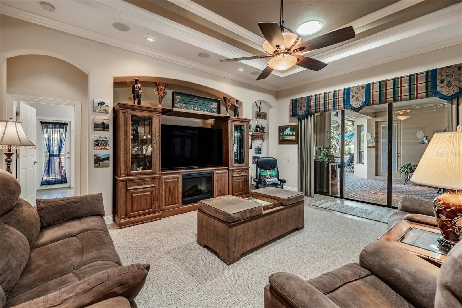 Tray ceiling with crown; triple sliders pocketing onto slider - 34115 AMERICANA AVE, DADE CITY