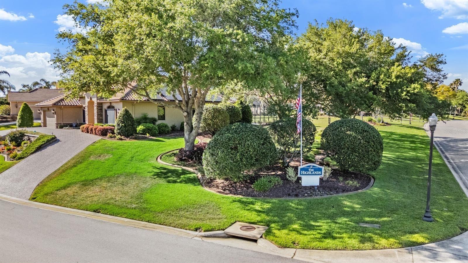 Oversized lot with privacy! - 34115 AMERICANA AVE, DADE CITY