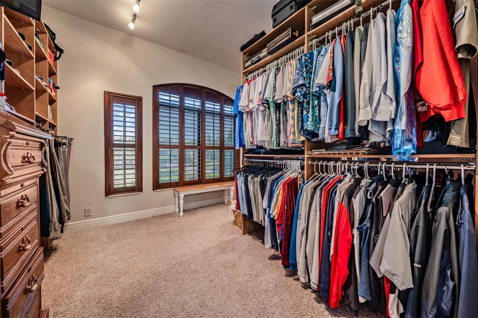 CLOSET ENVY!! - 34115 AMERICANA AVE, DADE CITY