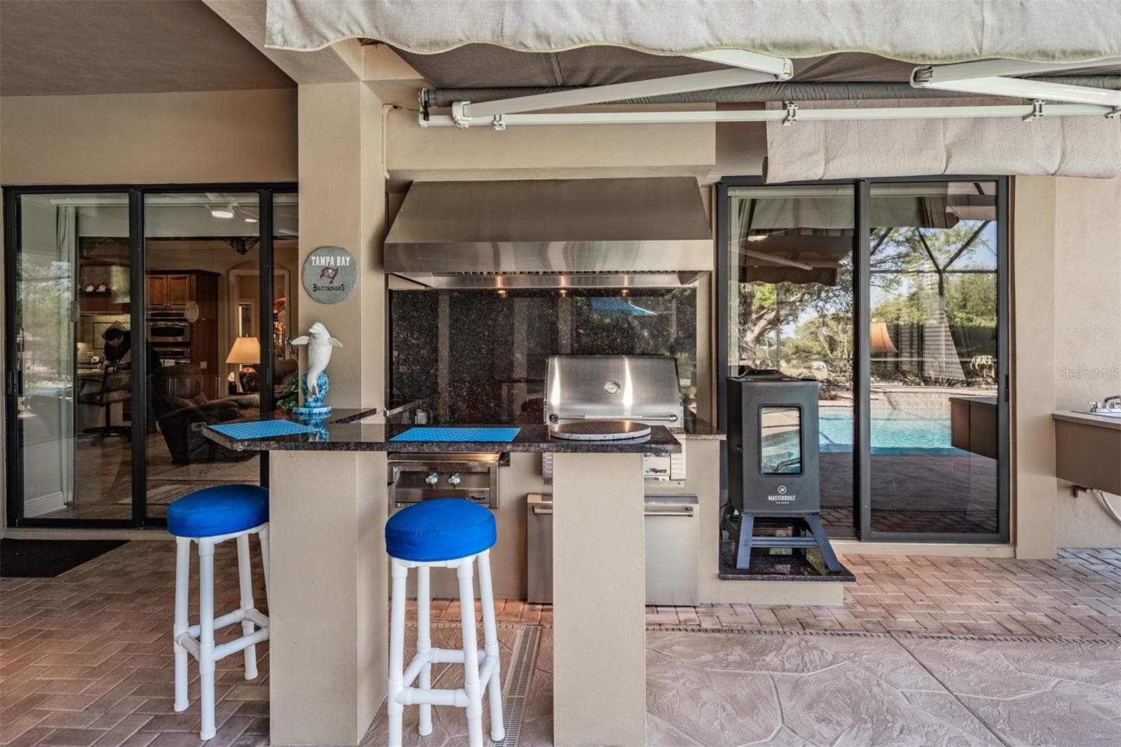 Outdoor kitchen with electric sunshade, smoker and BBQ - 34115 AMERICANA AVE, DADE CITY