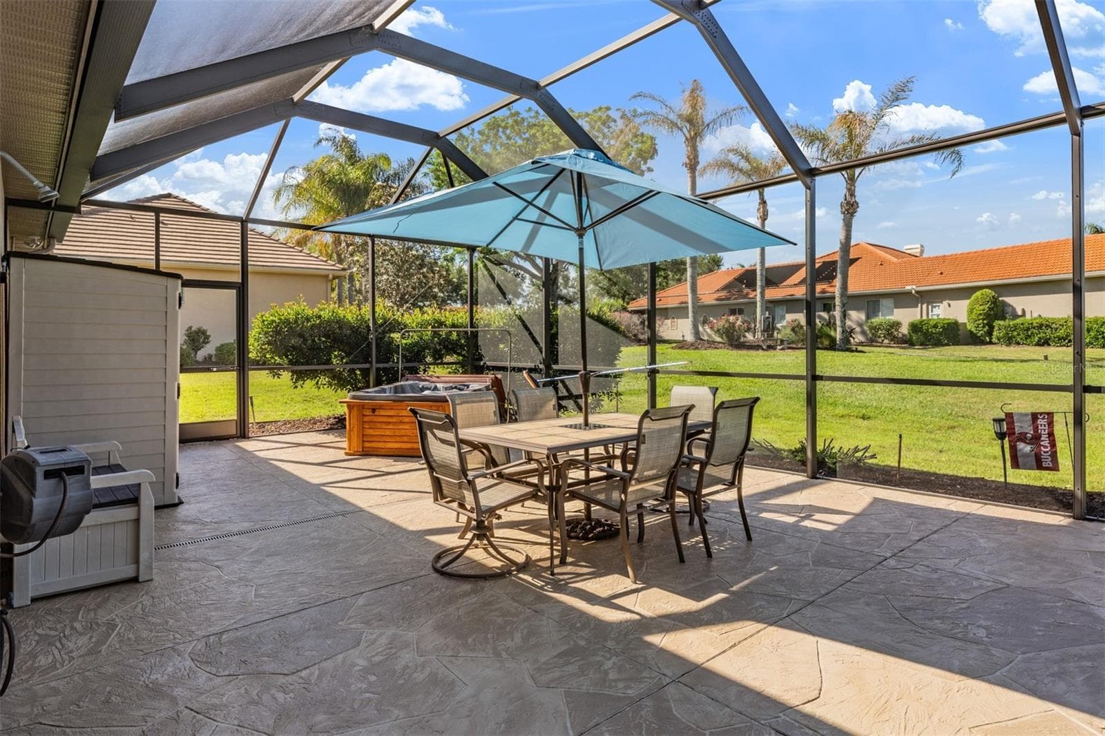 Relax or entertaining space galore! - 34115 AMERICANA AVE, DADE CITY
