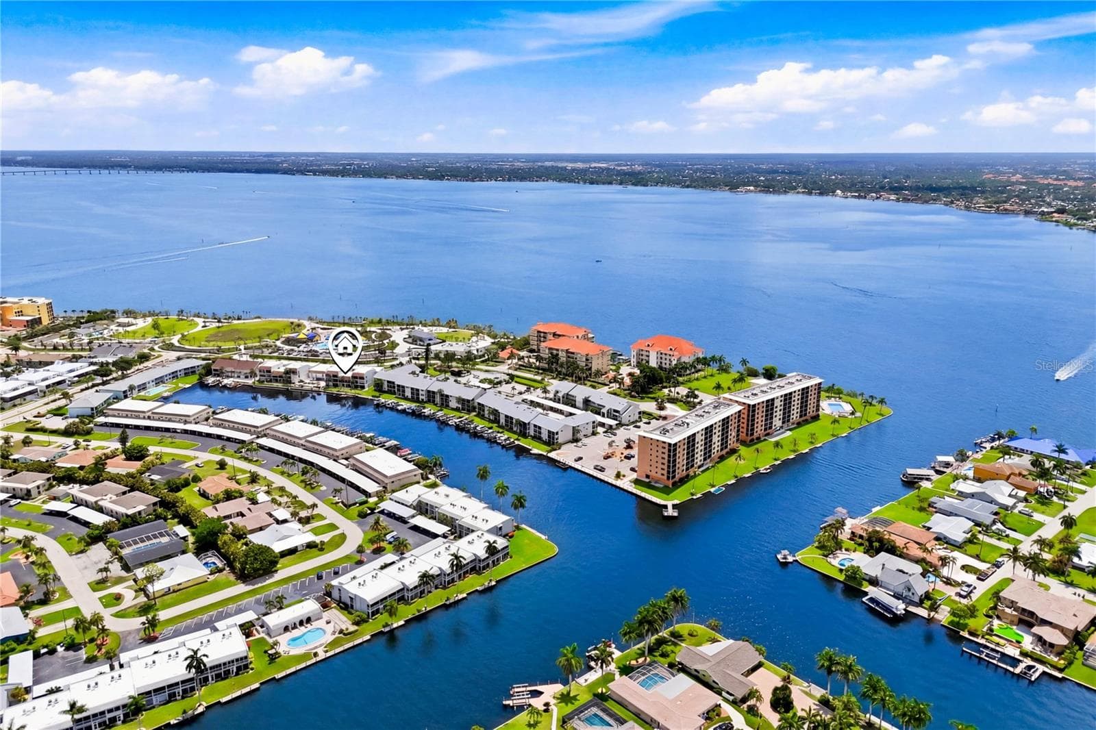 Boating enthusiasts will love DIRECT SAILBOAT ACCESS w/ just one turn to the RIVER & straight out to the GULF! - 4218 SE 20TH PL #D5, CAPE CORAL