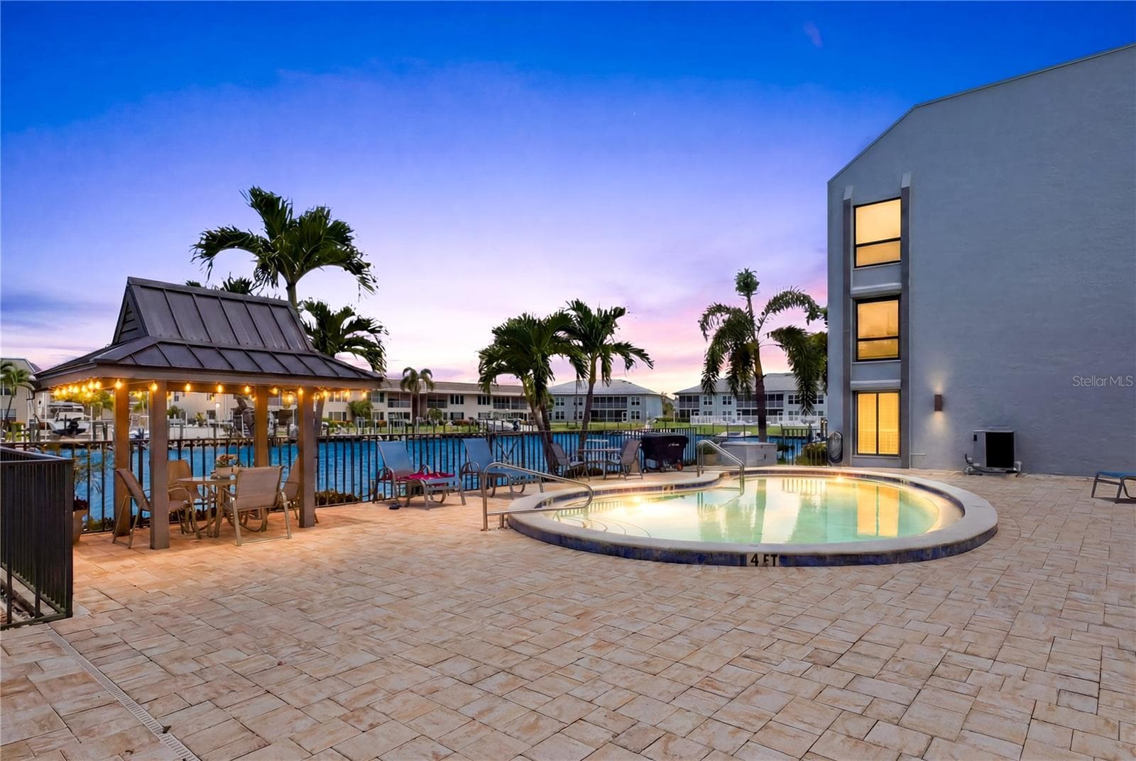 Resort-style waterfront pool to enjoy SWFL sunsets. - 4218 SE 20TH PL #D5, CAPE CORAL