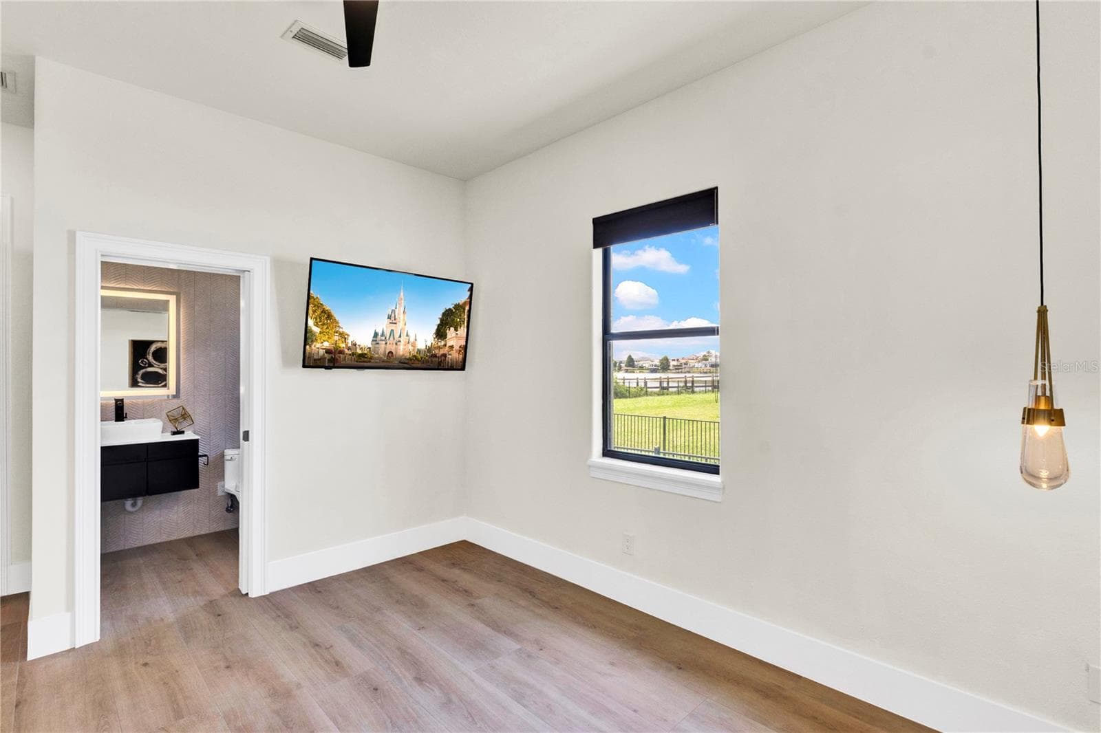 2ND PRIMARY SUITE WITH EN-SUITE - 7720 FICQUETTE RD, WINDERMERE